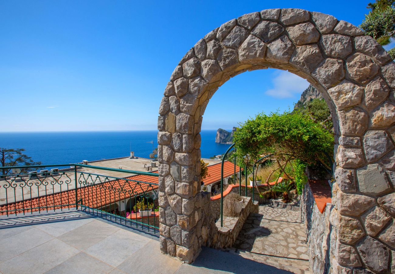 Villa a Massa Lubrense - AMORE RENTALS - Villa Marina con Piscina Privata, Vista Mare, Terrazzi e Parcheggio