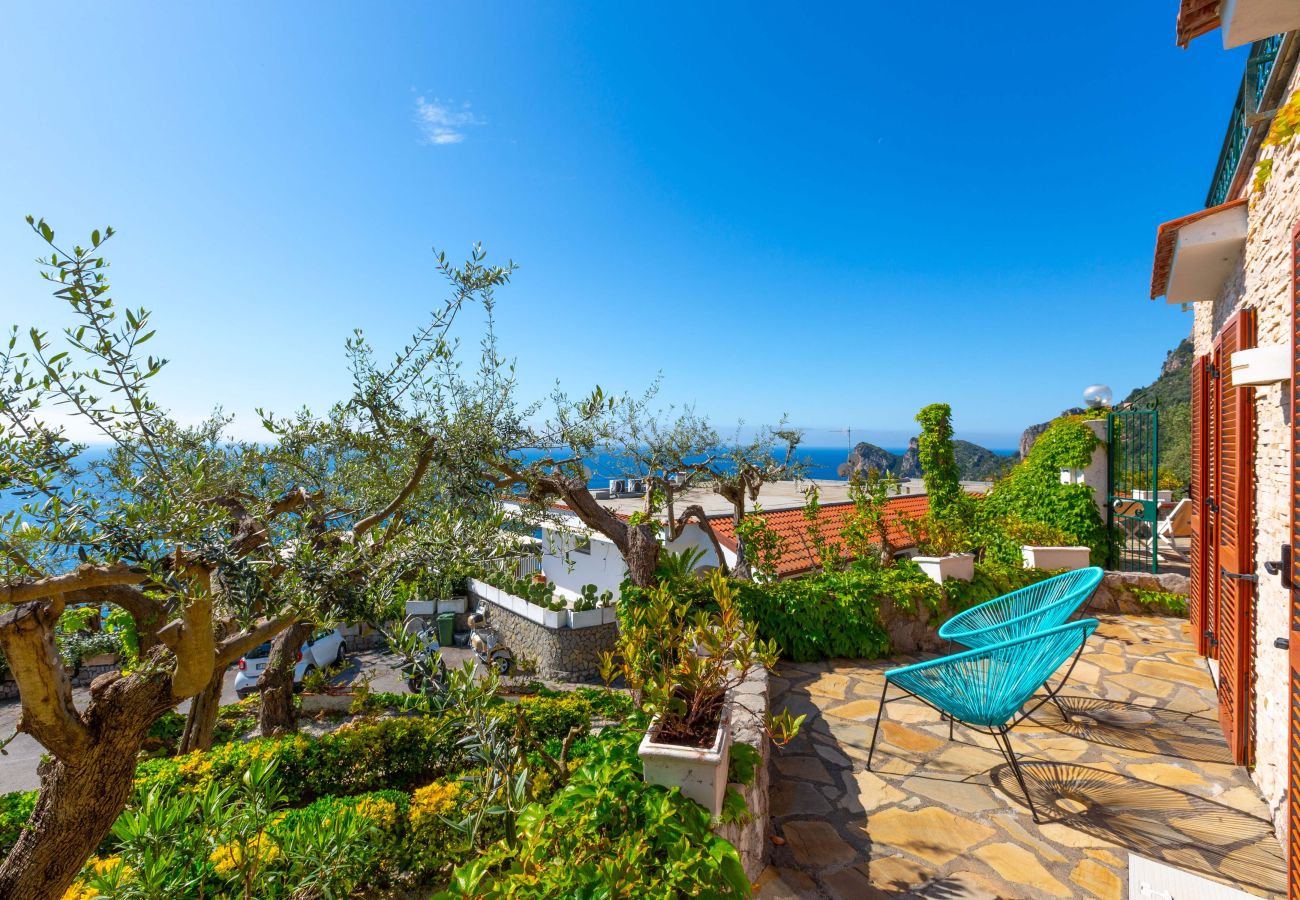 Villa a Massa Lubrense - AMORE RENTALS - Villa Marina con Piscina Privata, Vista Mare, Terrazzi e Parcheggio