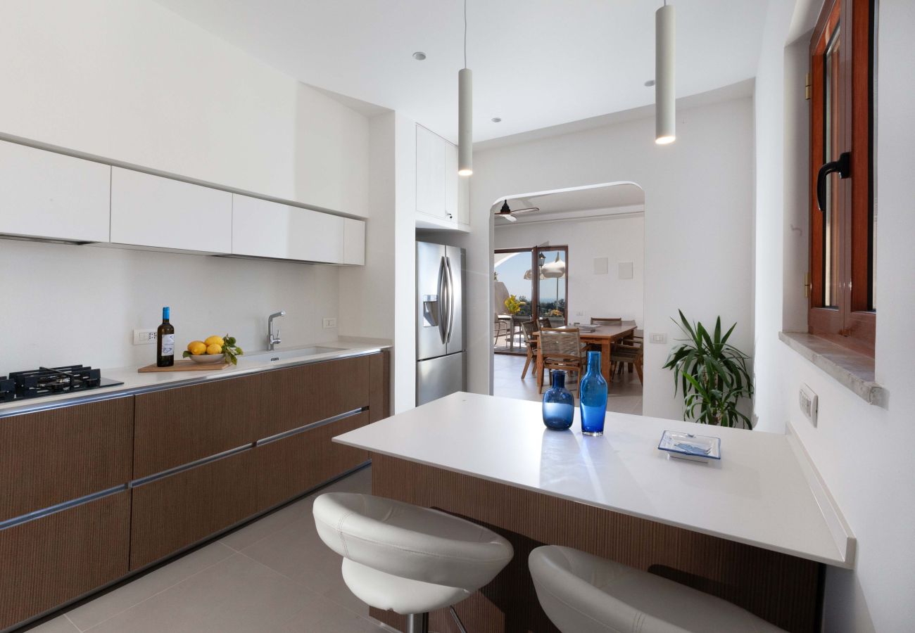 Villa a Massa Lubrense - AMORE RENTALS - Villa Marina con Piscina Privata, Vista Mare, Terrazzi e Parcheggio