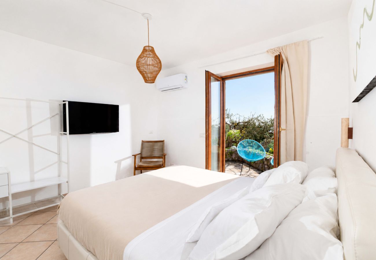 Villa a Massa Lubrense - AMORE RENTALS - Villa Marina con Piscina Privata, Vista Mare, Terrazzi e Parcheggio