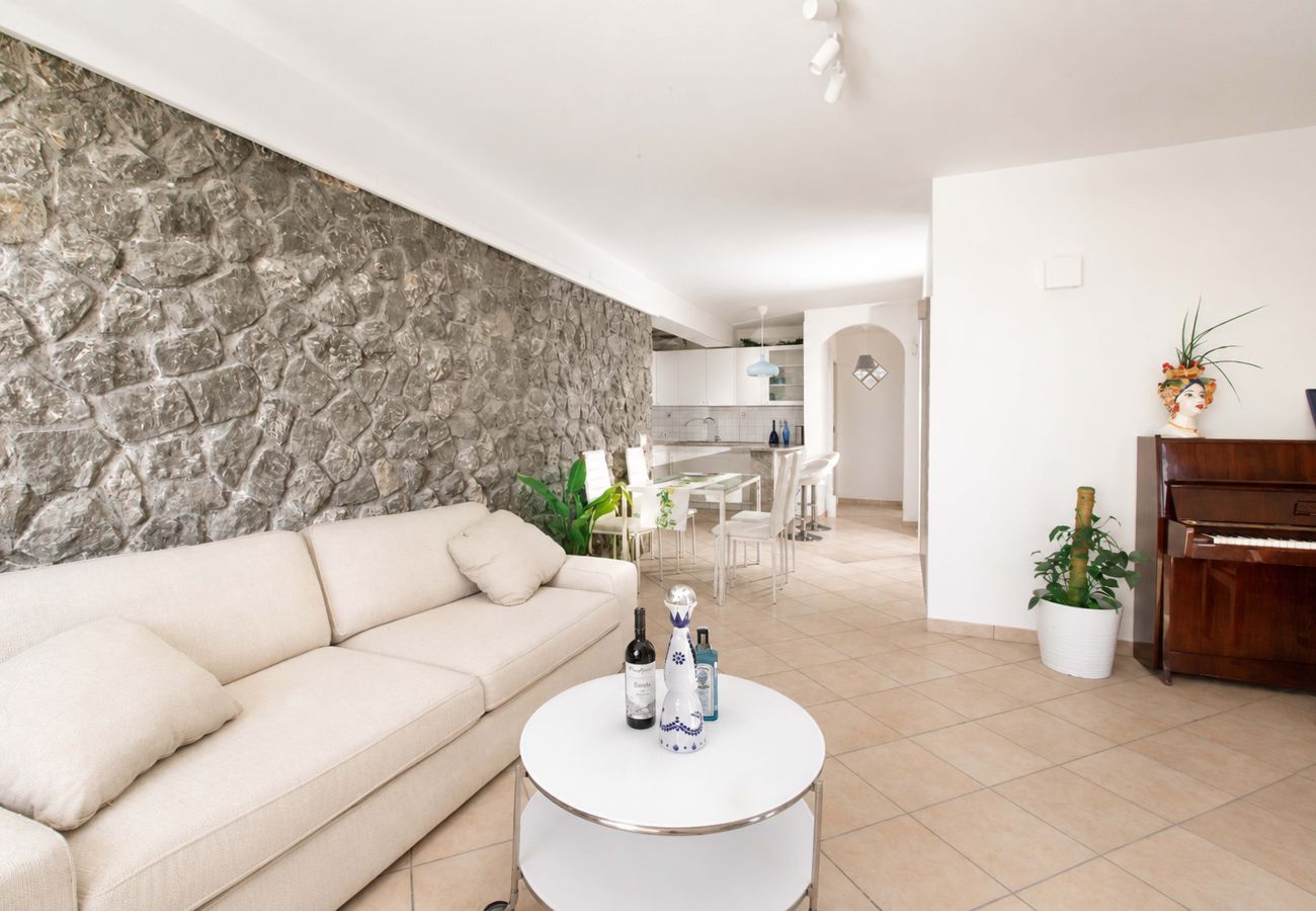 Villa a Massa Lubrense - AMORE RENTALS - Villa Marina con Piscina Privata, Vista Mare, Terrazzi e Parcheggio