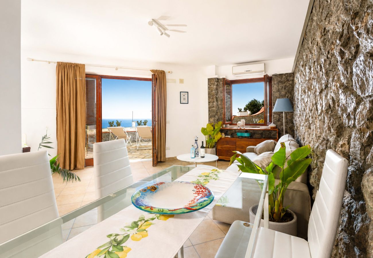Villa a Massa Lubrense - AMORE RENTALS - Villa Marina con Piscina Privata, Vista Mare, Terrazzi e Parcheggio