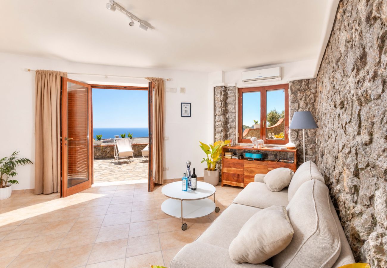 Villa a Massa Lubrense - AMORE RENTALS - Villa Marina con Piscina Privata, Vista Mare, Terrazzi e Parcheggio