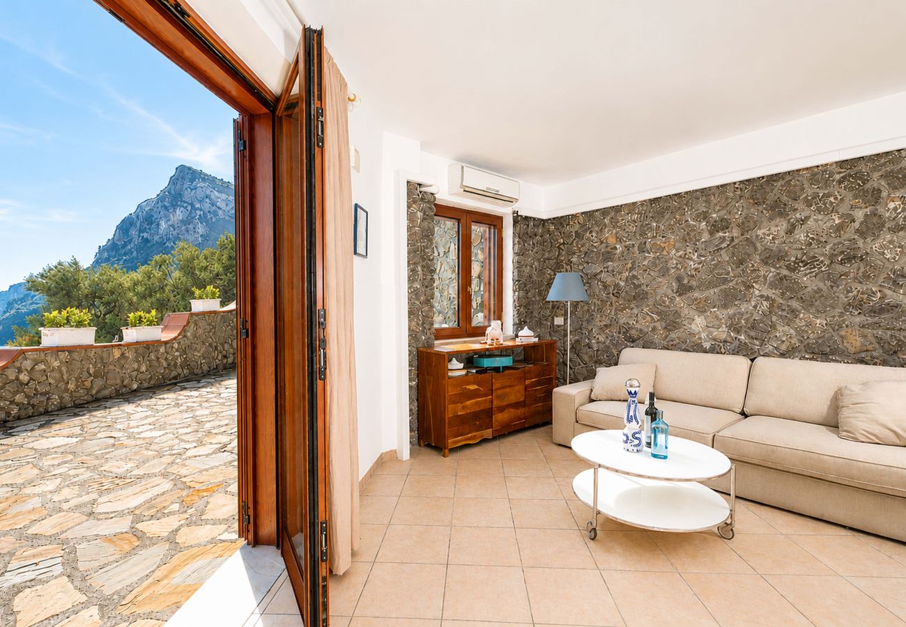Villa a Massa Lubrense - AMORE RENTALS - Villa Marina con Piscina Privata, Vista Mare, Terrazzi e Parcheggio
