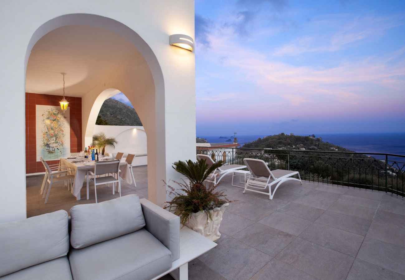 Villa a Massa Lubrense - AMORE RENTALS - Villa Marina con Piscina Privata, Vista Mare, Terrazzi e Parcheggio