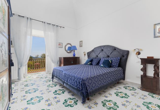 Villa a Sant´Agata sui Due Golfi - Villa Ferrara con Piscina a Sfioro, Vista Mare, Parcheggio e Giardino Villa a Sant´Agata sui Due Golfi - Villa Ferrara con Piscina a Sfioro, Vista Mare, Parcheggio e Giardino