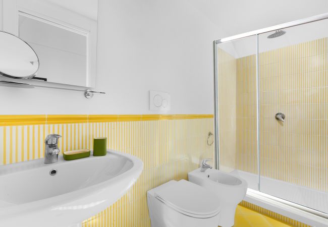 Villa a Sant´Agata sui Due Golfi - Villa Ferrara con Piscina a Sfioro, Vista Mare, Parcheggio e Giardino Villa a Sant´Agata sui Due Golfi - Villa Ferrara con Piscina a Sfioro, Vista Mare, Parcheggio e Giardino