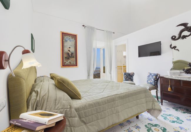 Villa a Sant´Agata sui Due Golfi - Villa Ferrara con Piscina a Sfioro, Vista Mare, Parcheggio e Giardino Villa a Sant´Agata sui Due Golfi - Villa Ferrara con Piscina a Sfioro, Vista Mare, Parcheggio e Giardino