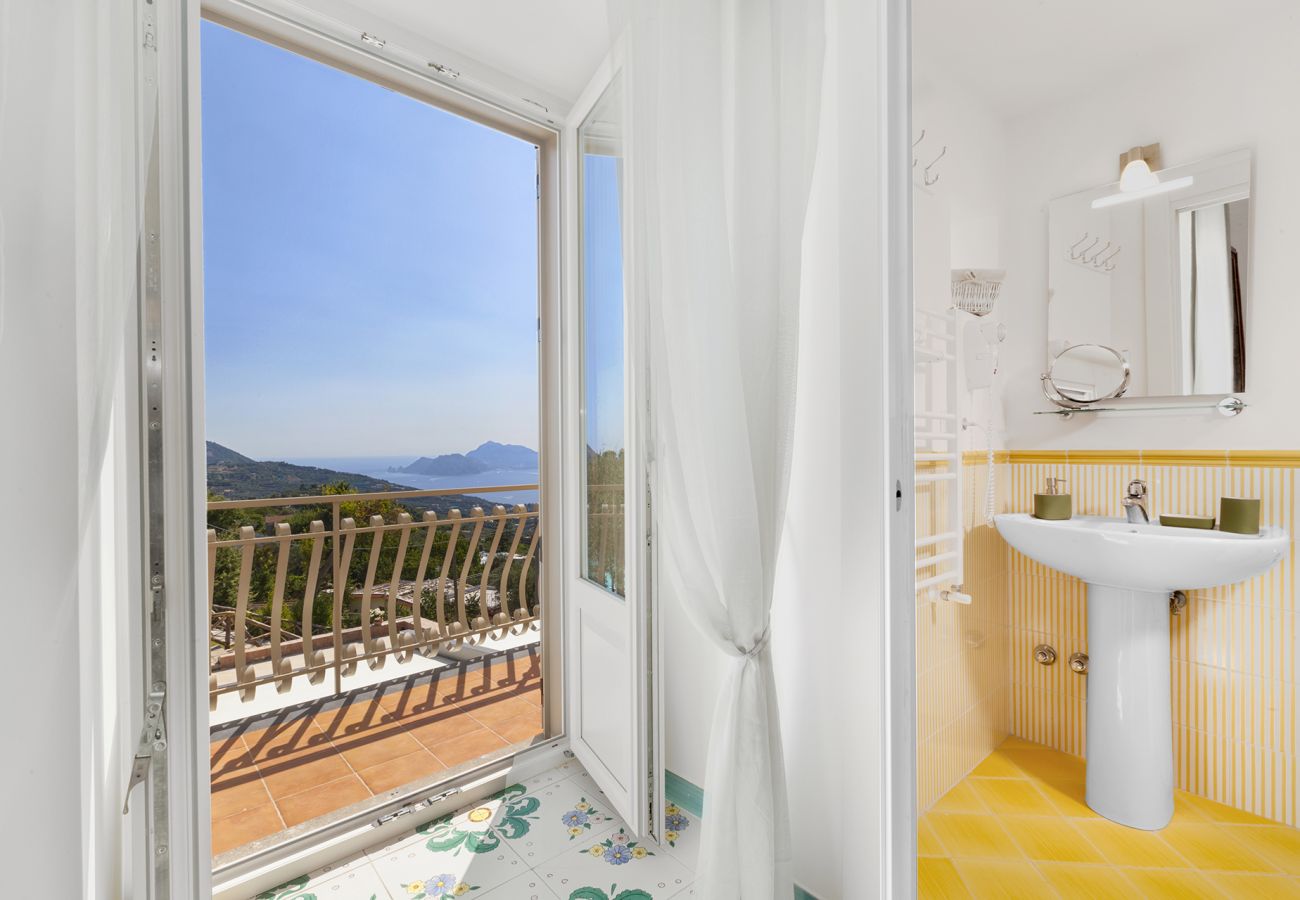 Villa a Sant´Agata sui Due Golfi - Villa Ferrara con Piscina a Sfioro, Vista Mare, Parcheggio e Giardino