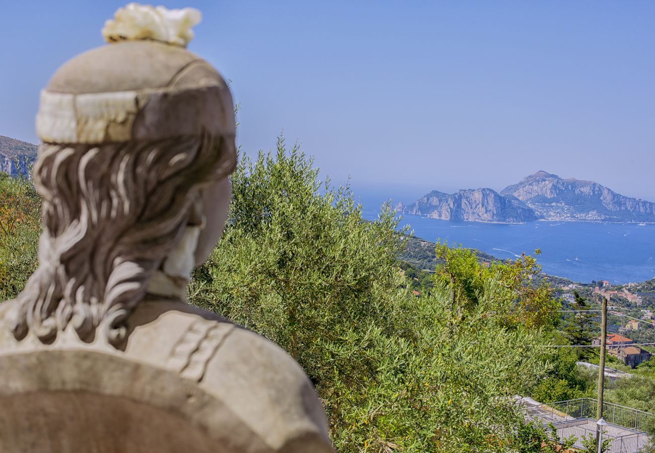 Villa a Sant´Agata sui Due Golfi - Villa Ferrara con Piscina a Sfioro, Vista Mare, Parcheggio e Giardino