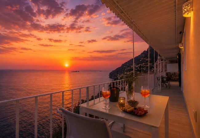 Villa a Positano - AMORE RENTALS - Villa Anna con Terrazza Privata e Vista Mare