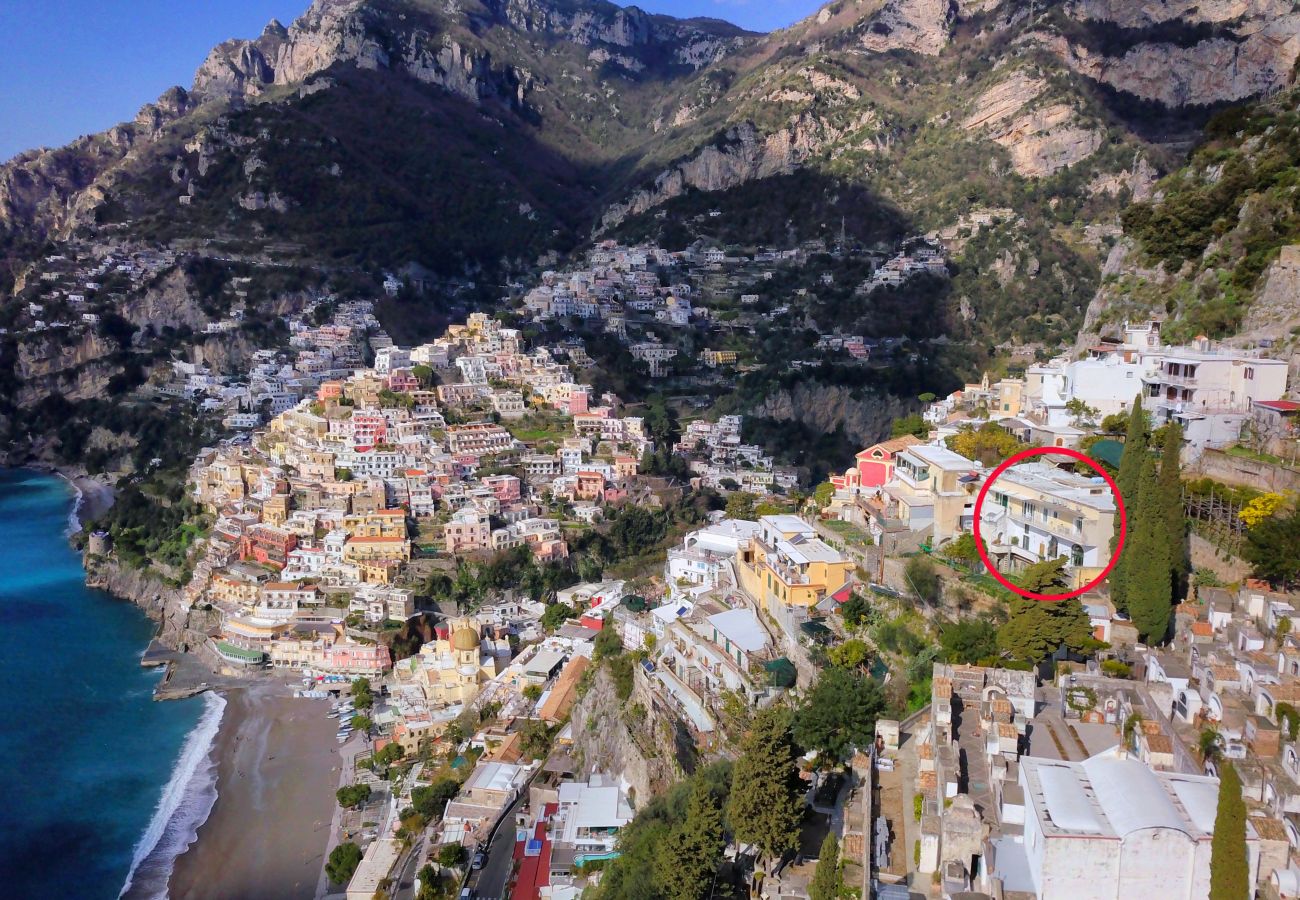 Villa a Positano - AMORE RENTALS - Villa Anna con Terrazza Privata e Vista Mare