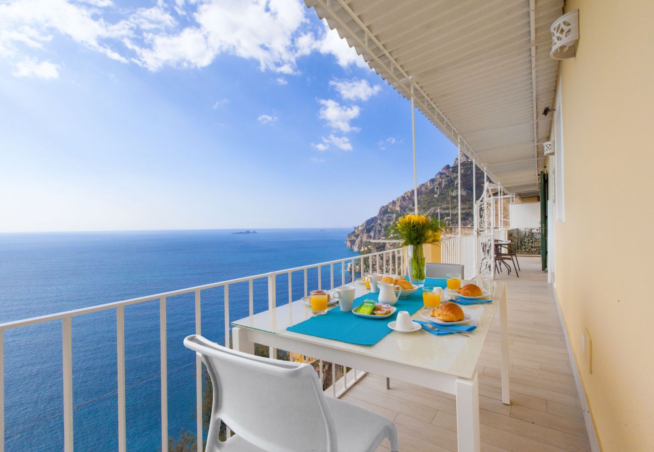 Villa a Positano - AMORE RENTALS - Villa Anna con Terrazza Privata e Vista Mare