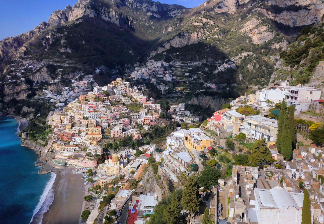 Villa a Positano - AMORE RENTALS - Villa Anna con Terrazza Privata e Vista Mare