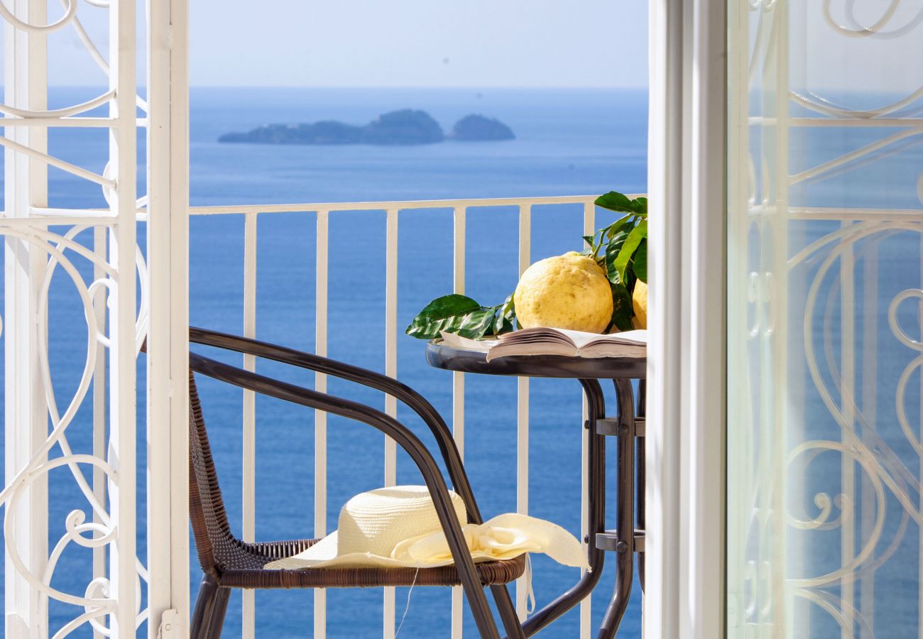 Villa a Positano - AMORE RENTALS - Villa Anna con Terrazza Privata e Vista Mare