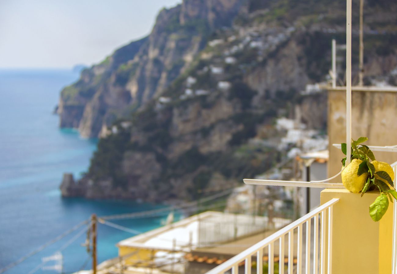 Villa a Positano - AMORE RENTALS - Villa Anna con Terrazza Privata e Vista Mare