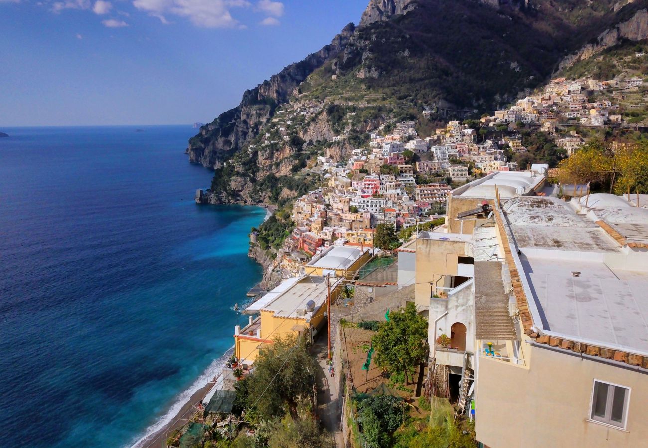 Villa a Positano - AMORE RENTALS - Villa Anna con Terrazza Privata e Vista Mare