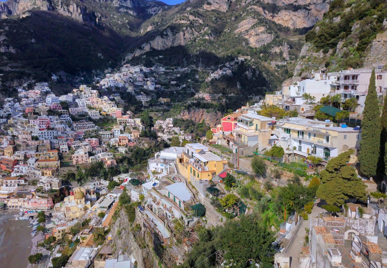 Villa a Positano - AMORE RENTALS - Villa Anna con Terrazza Privata e Vista Mare