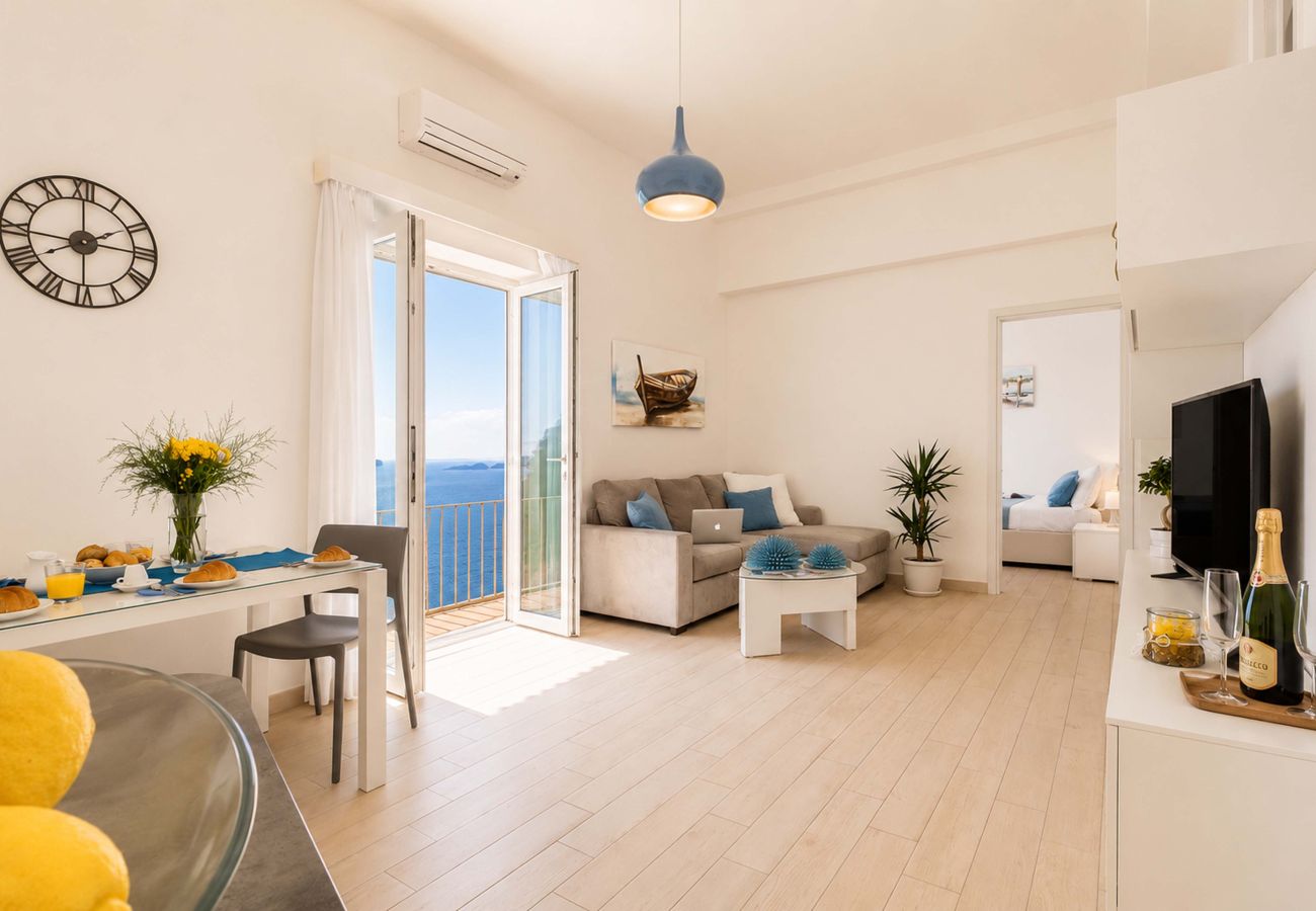 Villa a Positano - AMORE RENTALS - Villa Anna con Terrazza Privata e Vista Mare