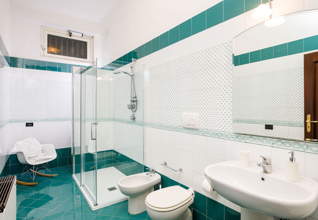 Villa a Sant´Agnello - AMORE RENTALS - Villa Lia con Piscina Privata, Giardino e Parcheggio