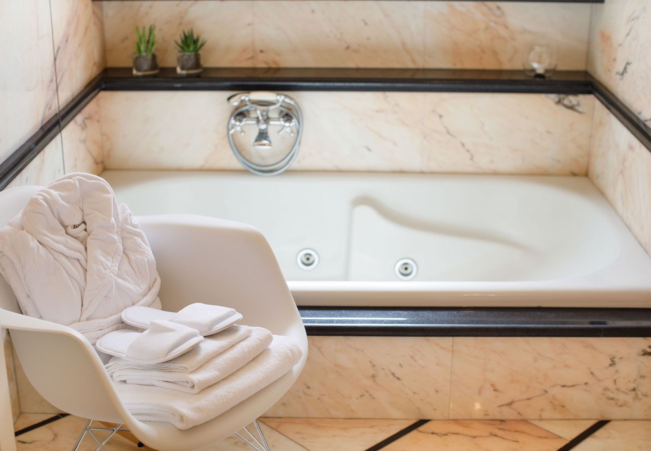 Villa a Sant´Agnello - AMORE RENTALS - Villa Lia con Piscina Privata, Giardino e Parcheggio