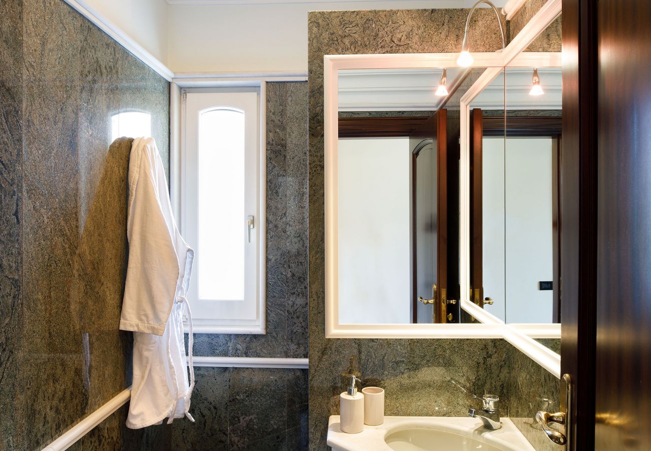 Villa a Sant´Agnello - AMORE RENTALS - Villa Lia con Piscina Privata, Giardino e Parcheggio