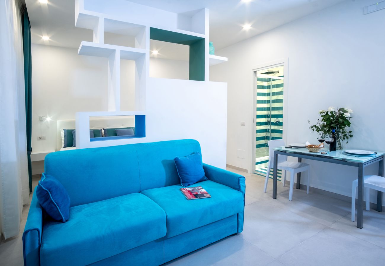 Appartamento a Sorrento - AMORE RENTALS - Appartamento Leone Rosso con Terrazza Privata, Aria Condizionata e Internet WiFi
