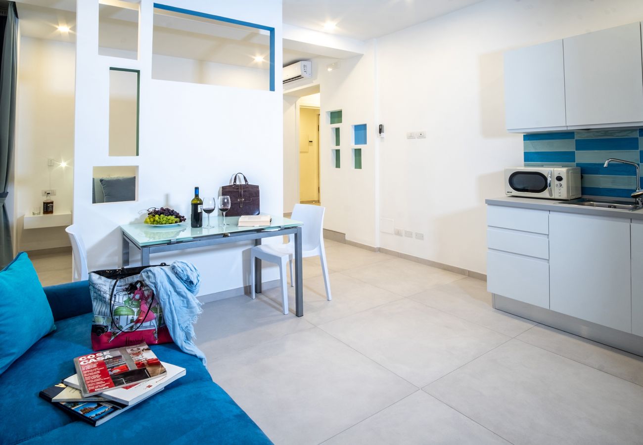 Appartamento a Sorrento - AMORE RENTALS - Appartamento Leone Rosso 2 con Terrazza Privata, Aria Condizionata e Internet WiFi