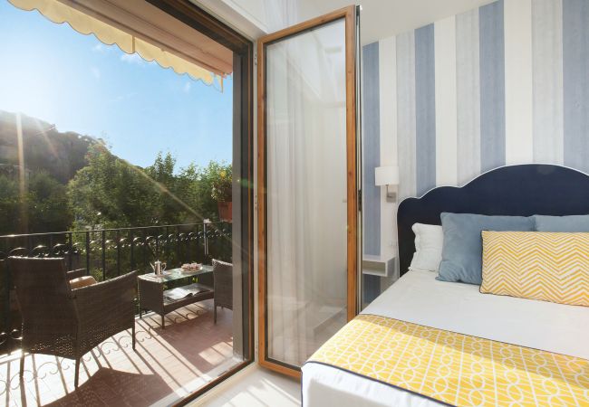 Appartamento a Sorrento - AMORE RENTALS - Sara Home con Terrazza Privata, Aria Condizionata e Internet Wi-Fi Appartamento a Sorrento - AMORE RENTALS - Sara Home con Terrazza Privata, Aria Condizionata e Internet Wi-Fi