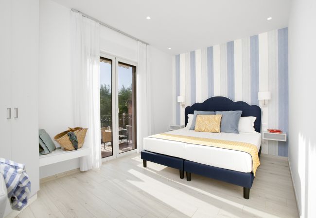 Appartamento a Sorrento - AMORE RENTALS - Sara Home con Terrazza Privata, Aria Condizionata e Internet Wi-Fi Appartamento a Sorrento - AMORE RENTALS - Sara Home con Terrazza Privata, Aria Condizionata e Internet Wi-Fi