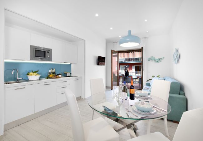 Appartamento a Sorrento - AMORE RENTALS - Sara Home con Terrazza Privata, Aria Condizionata e Internet Wi-Fi Appartamento a Sorrento - AMORE RENTALS - Sara Home con Terrazza Privata, Aria Condizionata e Internet Wi-Fi