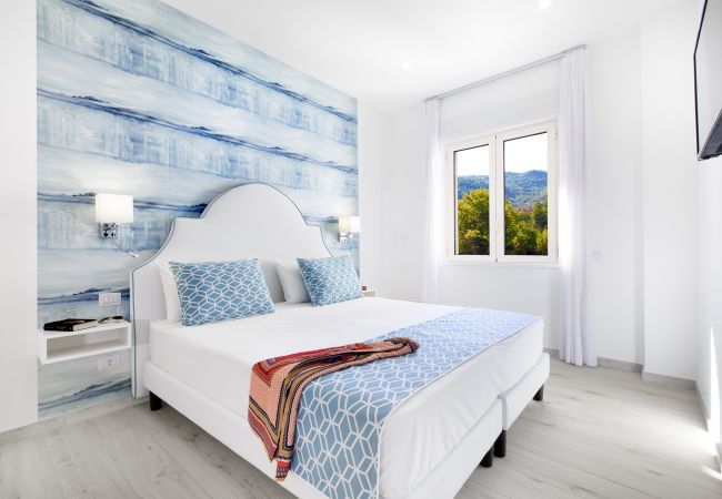 Appartamento a Sorrento - AMORE RENTALS - Sara Home con Terrazza Privata, Aria Condizionata e Internet Wi-Fi Appartamento a Sorrento - AMORE RENTALS - Sara Home con Terrazza Privata, Aria Condizionata e Internet Wi-Fi