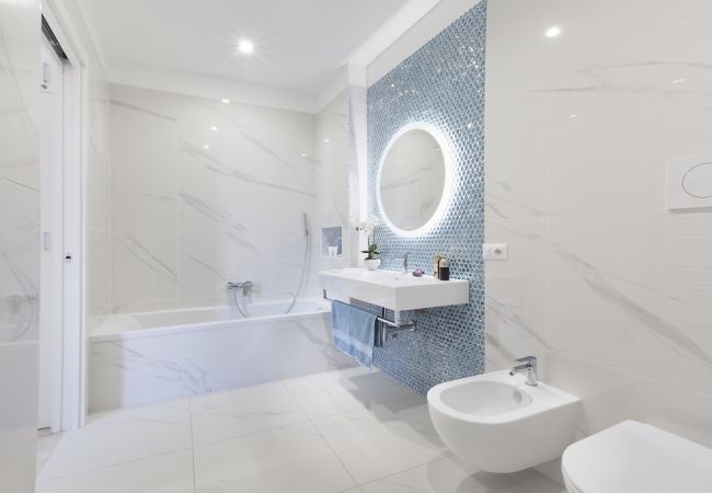 Appartamento a Sorrento - AMORE RENTALS - Sara Home con Terrazza Privata, Aria Condizionata e Internet Wi-Fi Appartamento a Sorrento - AMORE RENTALS - Sara Home con Terrazza Privata, Aria Condizionata e Internet Wi-Fi