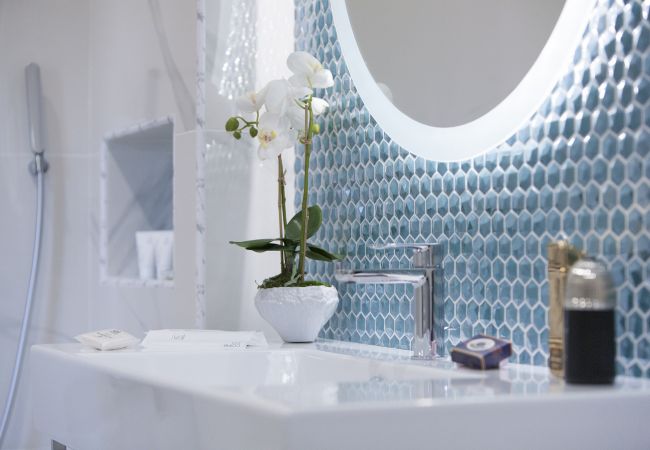 Appartamento a Sorrento - AMORE RENTALS - Sara Home con Terrazza Privata, Aria Condizionata e Internet Wi-Fi Appartamento a Sorrento - AMORE RENTALS - Sara Home con Terrazza Privata, Aria Condizionata e Internet Wi-Fi