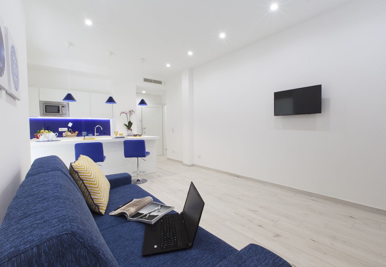 Appartamento a Sorrento - AMORE RENTALS - Sara Home con Terrazza Privata, Aria Condizionata e Internet Wi-Fi