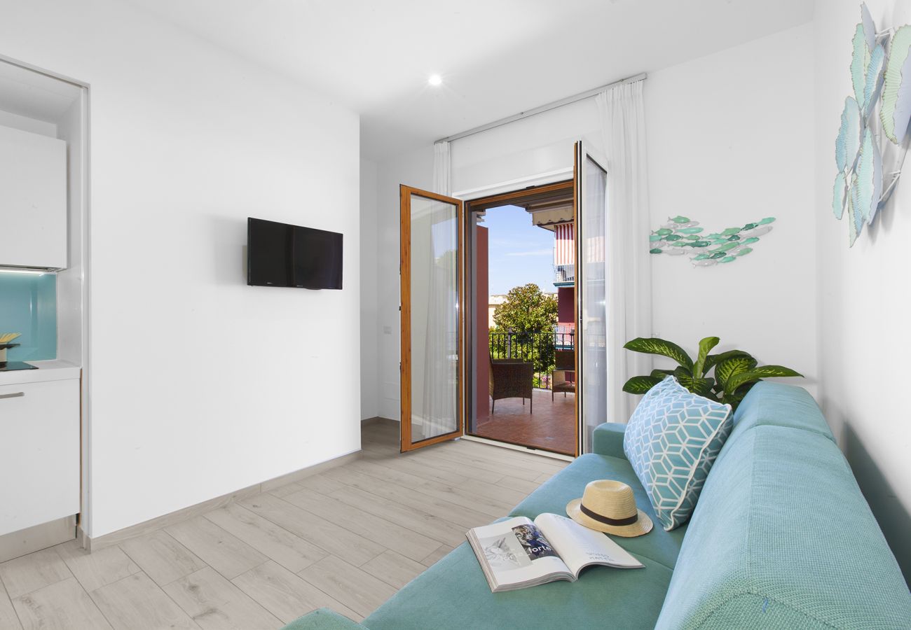 Appartamento a Sorrento - AMORE RENTALS - Sara Home con Terrazza Privata, Aria Condizionata e Internet Wi-Fi