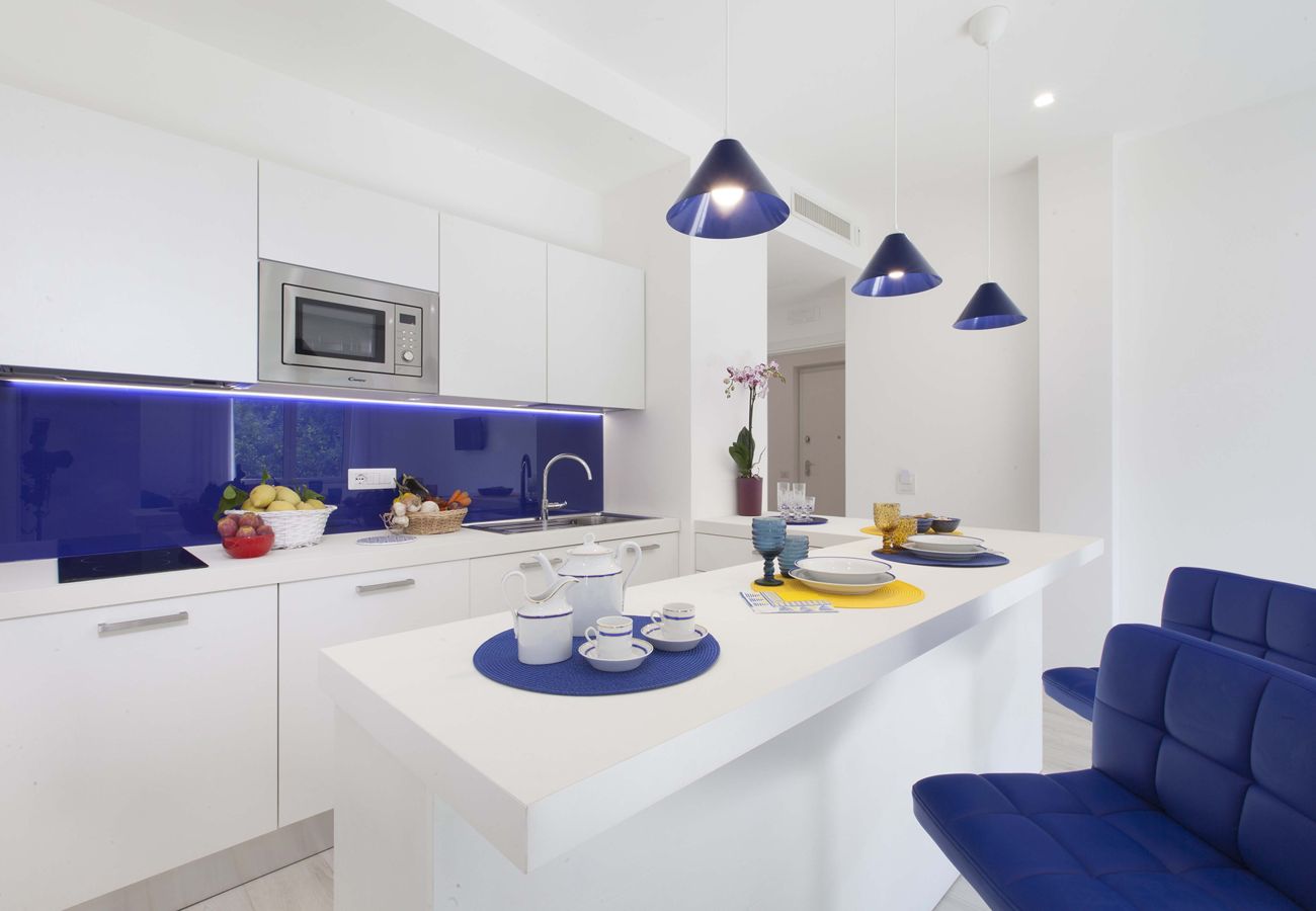 Appartamento a Sorrento - AMORE RENTALS - Sara Home | Due Appartamenti con Terrazze nel Cuore di Sorrento | Perfetto per Famiglie