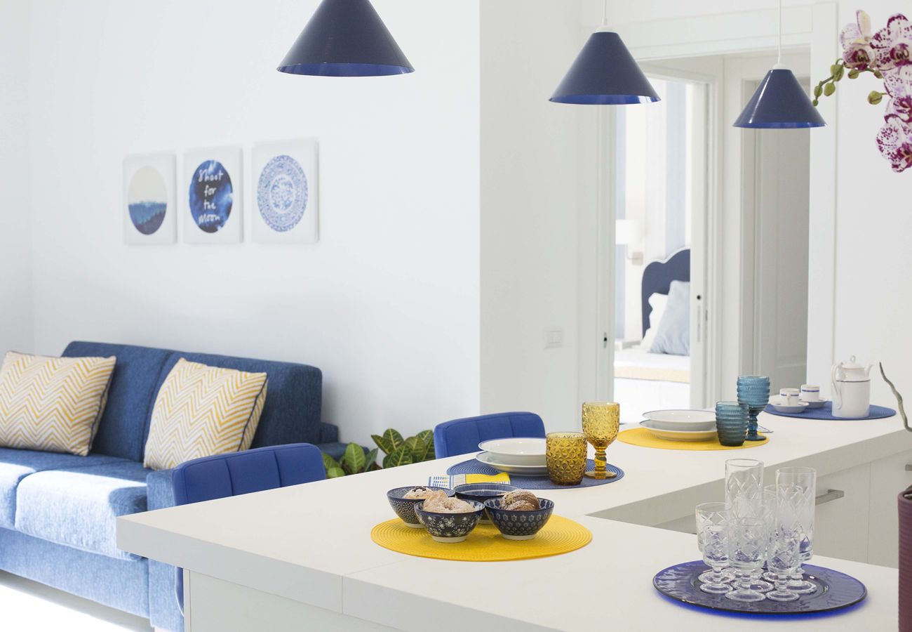 Appartamento a Sorrento - AMORE RENTALS - Sara Home | Due Appartamenti con Terrazze nel Cuore di Sorrento | Perfetto per Famiglie