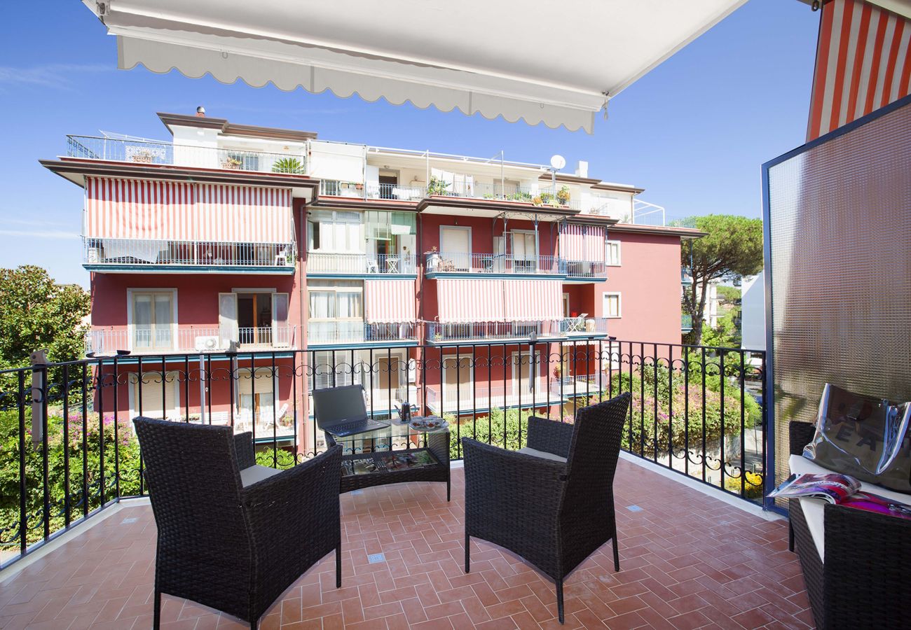 Appartamento a Sorrento - AMORE RENTALS - Sara Home | Due Appartamenti con Terrazze nel Cuore di Sorrento | Perfetto per Famiglie