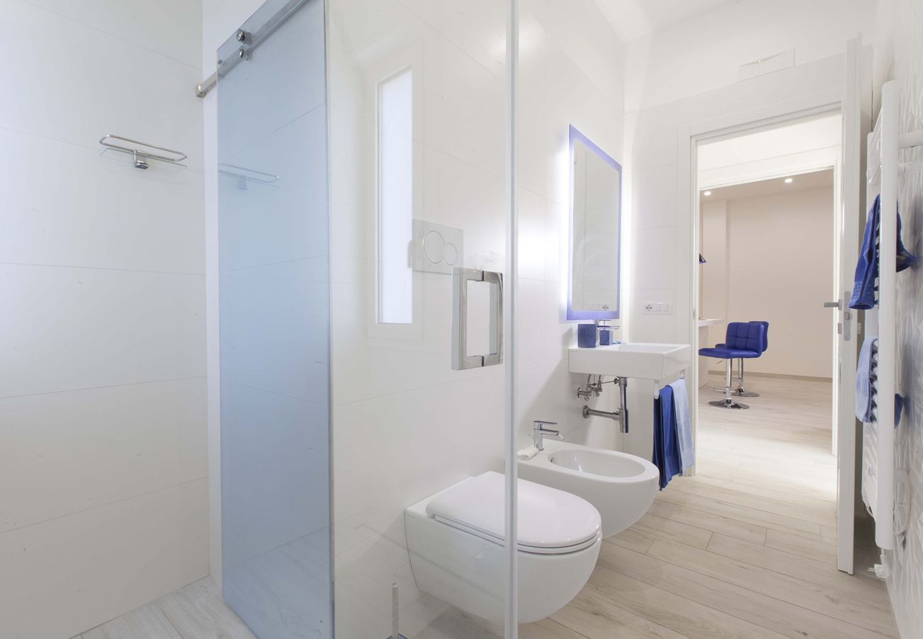 Appartamento a Sorrento - AMORE RENTALS - Sara Home | Due Appartamenti con Terrazze nel Cuore di Sorrento | Perfetto per Famiglie