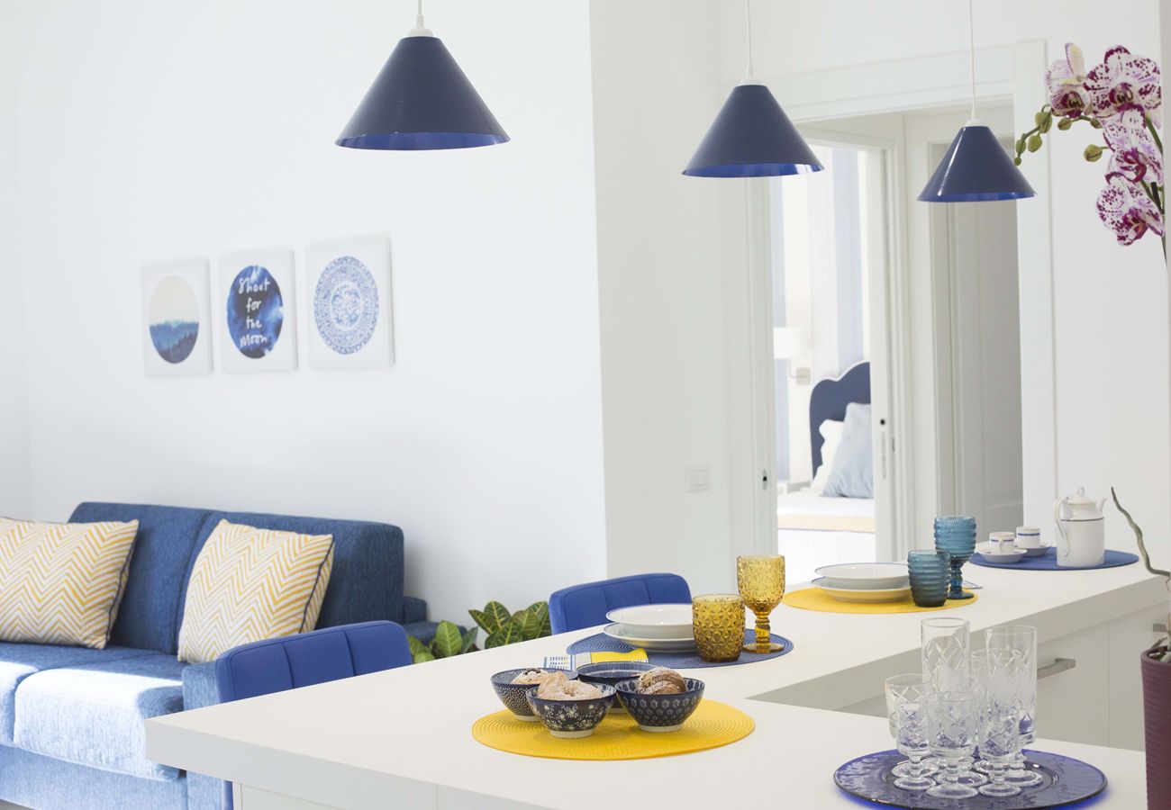 Appartamento a Sorrento - AMORE RENTALS - Sara Home | Due Appartamenti con Terrazze nel Cuore di Sorrento | Perfetto per Famiglie