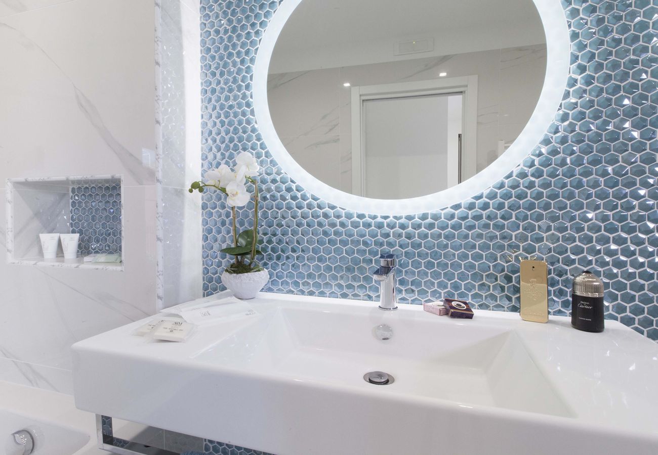 Appartamento a Sorrento - AMORE RENTALS - Sara Home | Due Appartamenti con Terrazze nel Cuore di Sorrento | Perfetto per Famiglie