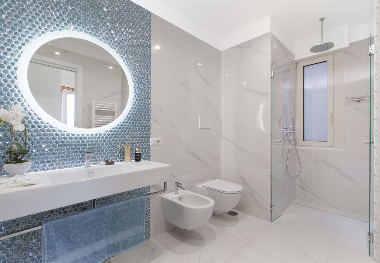 Appartamento a Sorrento - AMORE RENTALS - Sara Home | Due Appartamenti con Terrazze nel Cuore di Sorrento | Perfetto per Famiglie