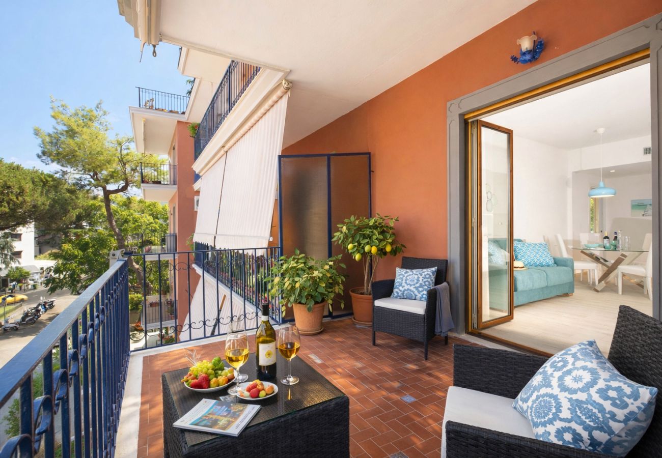Appartamento a Sorrento - AMORE RENTALS - Sara Home | Due Appartamenti con Terrazze nel Cuore di Sorrento | Perfetto per Famiglie