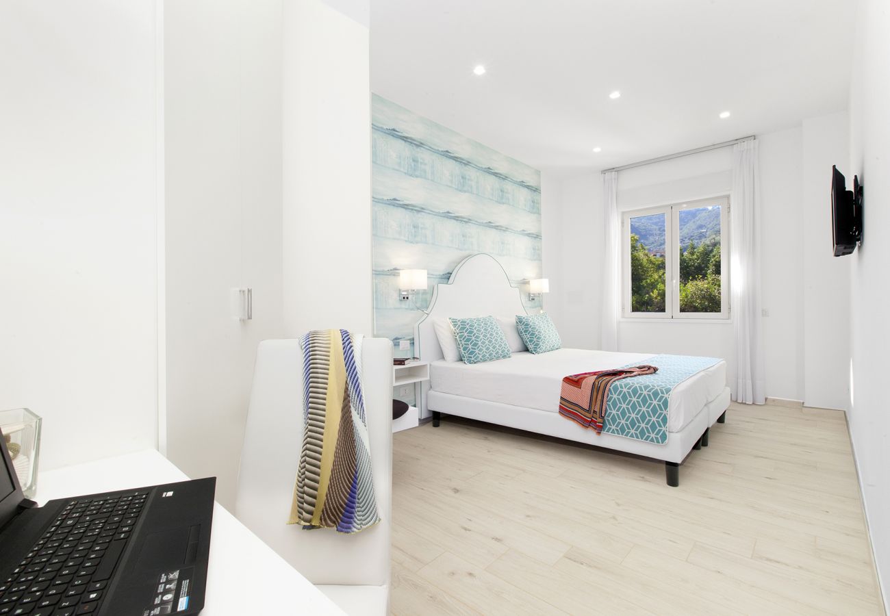 Appartamento a Sorrento - AMORE RENTALS - Sara Home 2 con Terrazza Privata, Aria Condizionata e Internet Wi-Fi