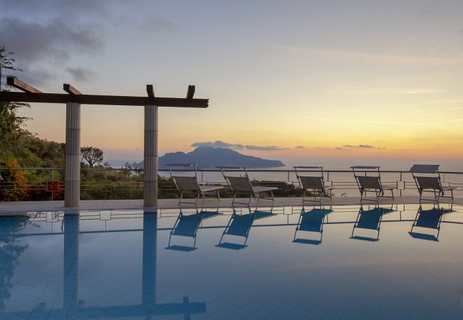 Villa a Massa Lubrense - AMORE RENTALS - Villa Elia con Piscina Privata, Vista Mare, Parcheggio, Terrazzi e Giardino Villa a Massa Lubrense - AMORE RENTALS - Villa Elia con Piscina Privata, Vista Mare, Parcheggio, Terrazzi e Giardino