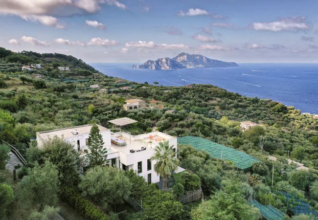 Villa a Massa Lubrense - AMORE RENTALS - Villa Elia con Piscina Privata, Vista Mare, Parcheggio, Terrazzi e Giardino Villa a Massa Lubrense - AMORE RENTALS - Villa Elia con Piscina Privata, Vista Mare, Parcheggio, Terrazzi e Giardino