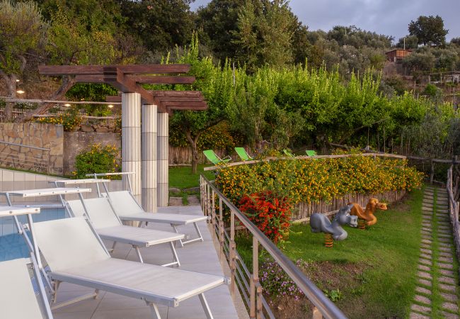 Villa a Massa Lubrense - AMORE RENTALS - Villa Elia con Piscina Privata, Vista Mare, Parcheggio, Terrazzi e Giardino Villa a Massa Lubrense - AMORE RENTALS - Villa Elia con Piscina Privata, Vista Mare, Parcheggio, Terrazzi e Giardino