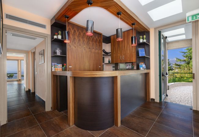 Villa a Massa Lubrense - AMORE RENTALS - Villa Elia con Piscina Privata, Vista Mare, Parcheggio, Terrazzi e Giardino Villa a Massa Lubrense - AMORE RENTALS - Villa Elia con Piscina Privata, Vista Mare, Parcheggio, Terrazzi e Giardino