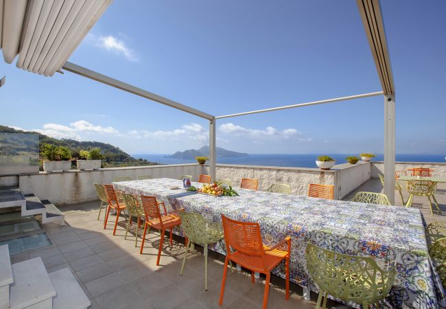 Villa a Massa Lubrense - AMORE RENTALS - Villa Elia con Piscina Privata, Vista Mare, Parcheggio, Terrazzi e Giardino